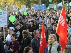 Demonstration Auf dem Bild sehen Sie ein eine Menschenmenge auf einer Demonstration